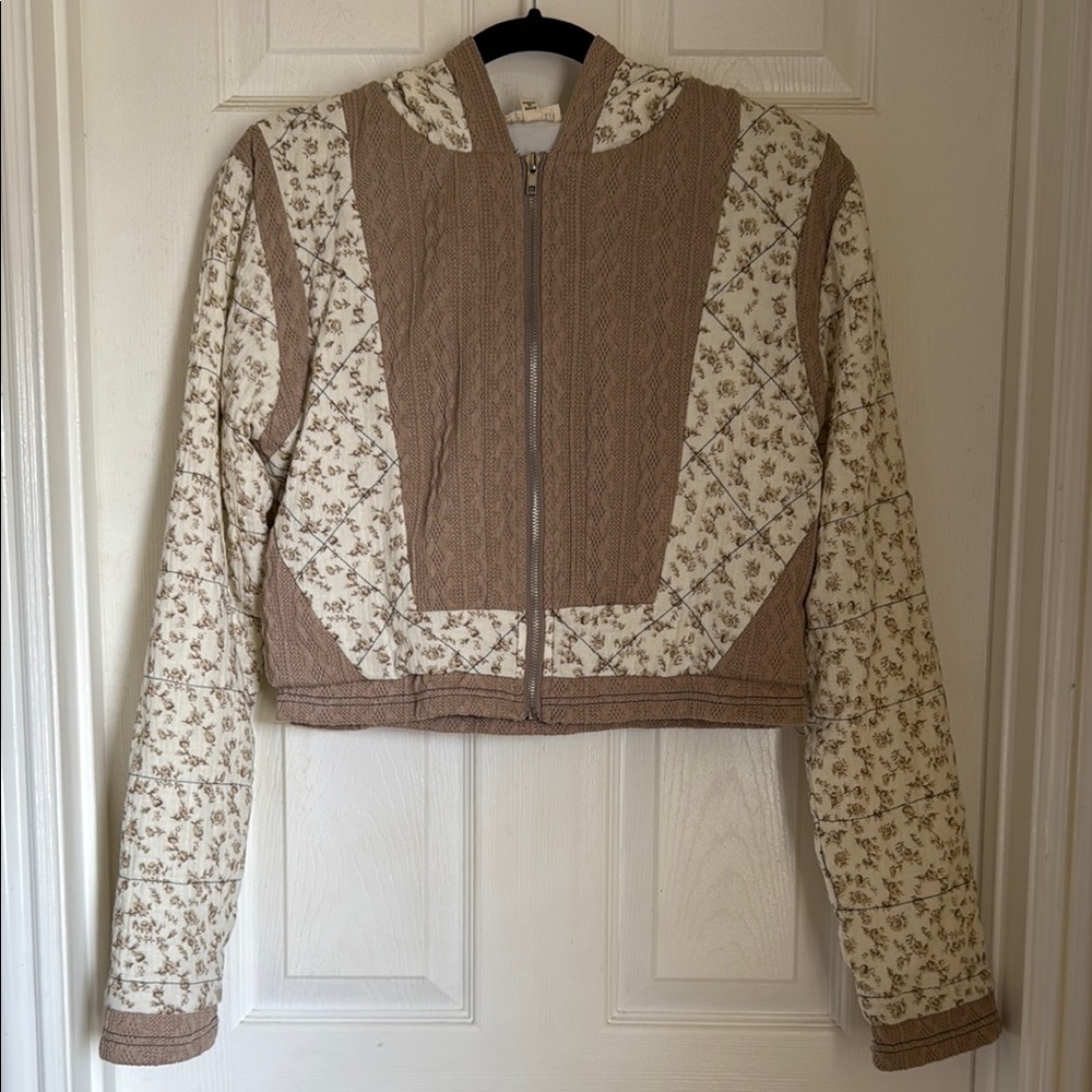 Cropped Quilted Zip-Up Jacket in Taupe & Cream